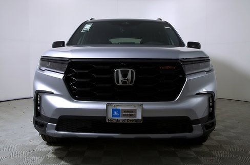 Certified 2025 Honda Pilot TrailSport image 5