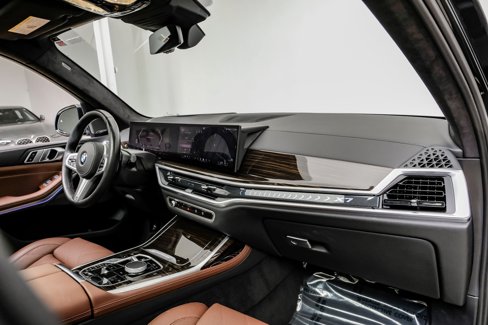 Used 2024 BMW X7 xDrive40i w/ M Sport Package image 17