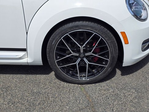 Used 2012 Volkswagen Beetle Launch Edition image 11