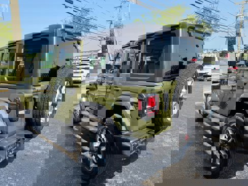Used 2022 Jeep Wrangler Unlimited Sahara image 4