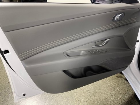 New 2025 Hyundai Elantra SEL image 19