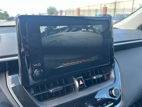 Used 2025 Toyota Corolla Cross LE image 17
