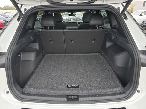 New 2025 Volkswagen Tiguan SE R-Line image 14