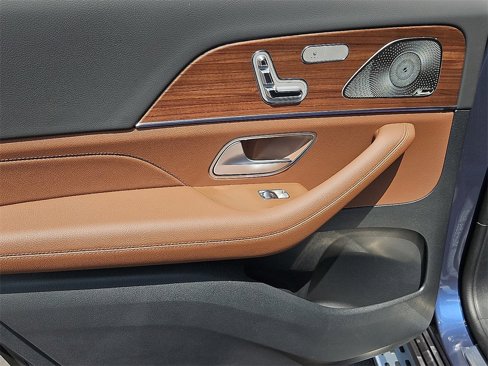 New 2025 Mercedes-Benz GLS 450 4MATIC image 16