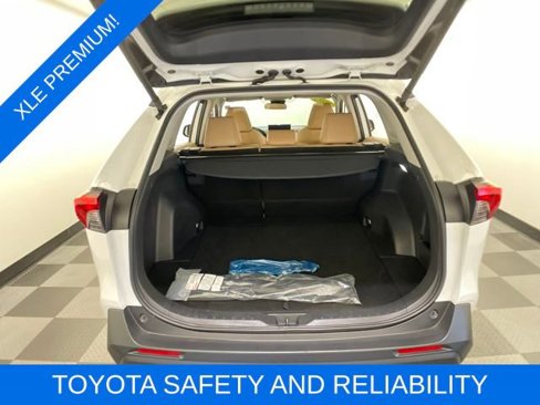 Used 2025 Toyota RAV4 XLE Premium image 20