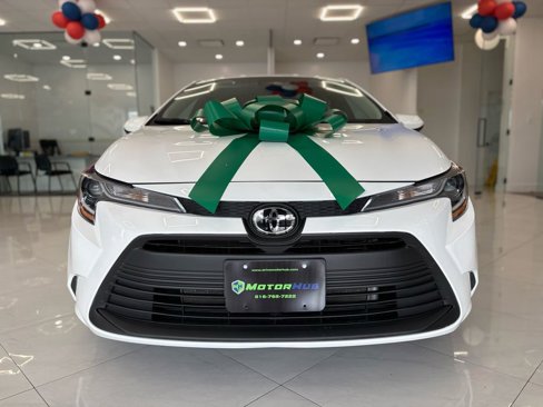 Used 2023 Toyota Corolla LE image 2