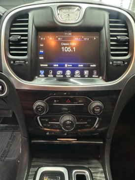 Used 2016 Chrysler 300 Limited image 15