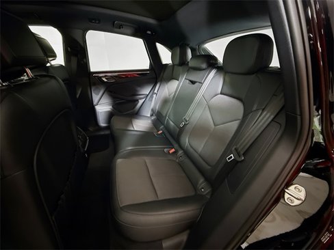 Used 2025 Porsche Macan image 18
