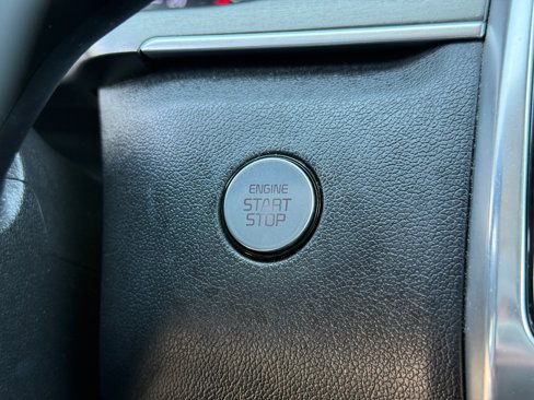 Certified 2022 Kia Sorento SX image 21