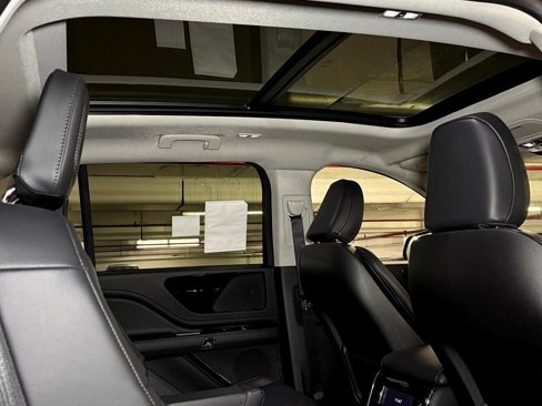 Certified 2025 Lincoln Aviator AWD image 7