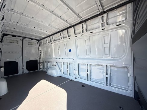 Used 2025 Mercedes-Benz Sprinter 2500 image 25