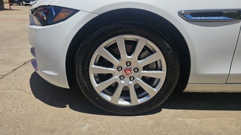 Used 2019 Jaguar XE image 13