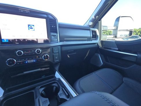 Used 2025 Ford F250 Platinum image 27