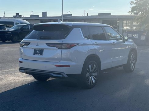 New 2025 Mitsubishi Outlander SE image 5