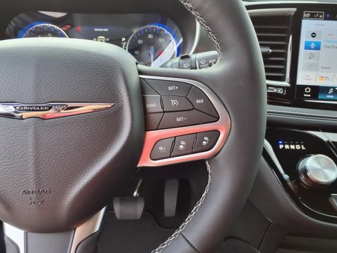 New 2026 Chrysler Pacifica Select image 14