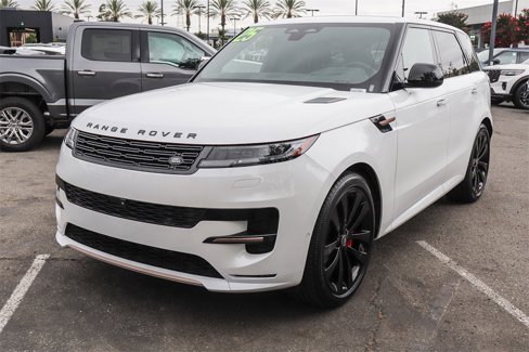Used 2025 Land Rover Range Rover Sport Dynamic SE image 3