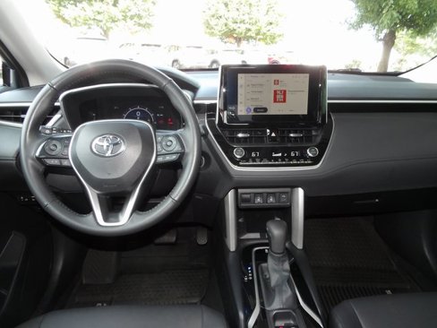 Used 2024 Toyota Corolla Cross XLE image 18
