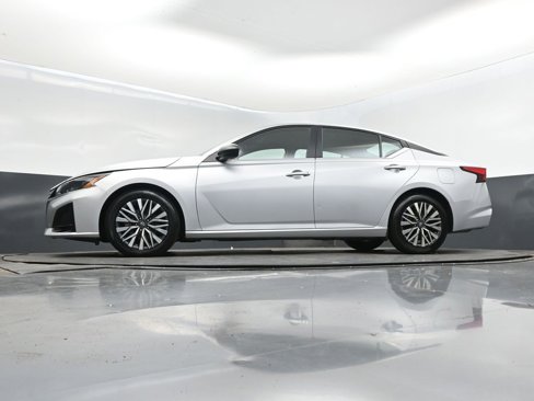 Used 2024 Nissan Altima 2.5 SV image 39