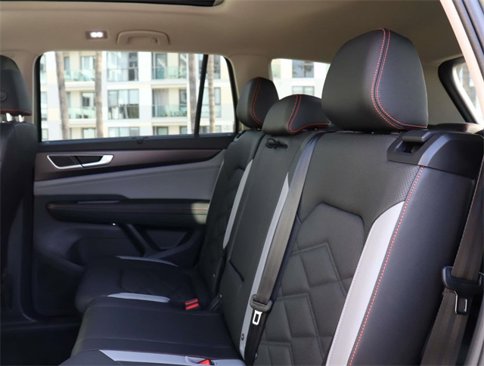 New 2025 Volkswagen Atlas Peak Edition SE image 28