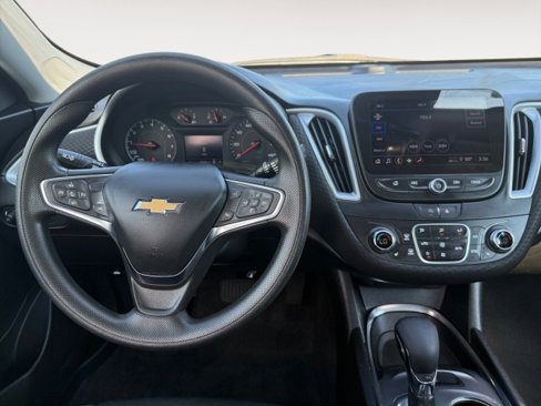 Used 2023 Chevrolet Malibu LT image 4