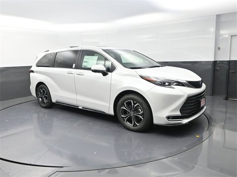 New 2025 Toyota Sienna Platinum image 9