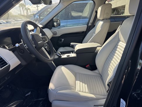 Used 2025 Land Rover Discovery S image 12