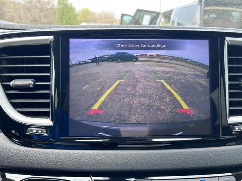 Used 2023 Chrysler Pacifica Touring-L image 23