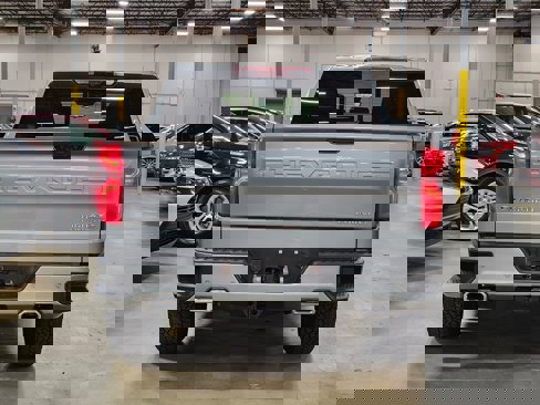 Used 2025 Chevrolet Silverado 1500 High Country w/ Technology Package image 11