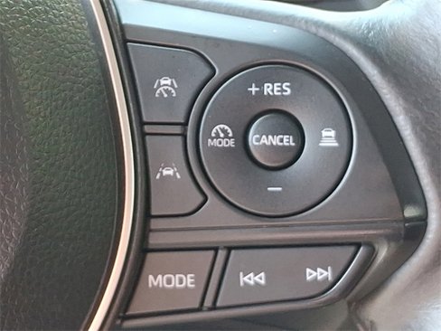 Used 2024 Toyota Corolla Cross XLE image 22