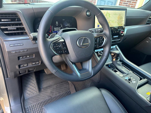 Used 2025 Lexus GX 550 image 32