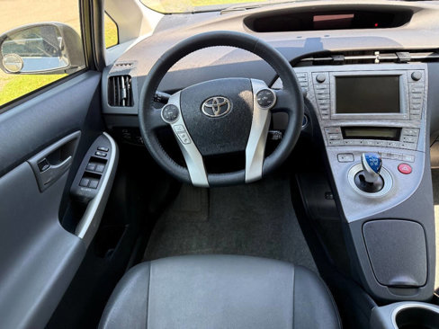 Used 2015 Toyota Prius Four image 12