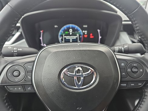 Used 2025 Toyota Corolla SE w/ SE Premium Package image 14
