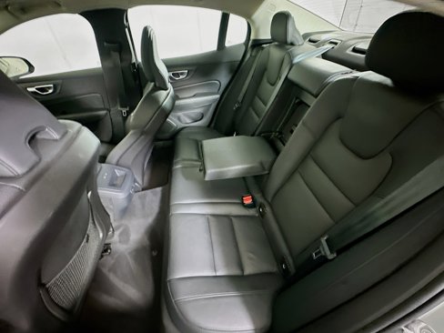 Used 2025 Volvo S60 B5 Plus image 28