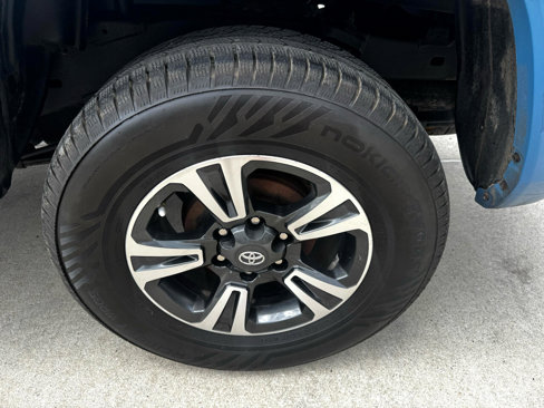 Used 2019 Toyota Tacoma TRD Sport image 9