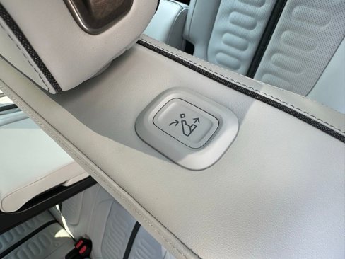 Used 2023 Rivian R1S Adventure image 38