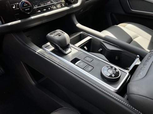 New 2025 Nissan Pathfinder SL image 32