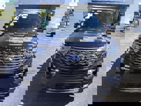 Certified 2022 Ford Explorer XLT w/ Equipment Group 202A image 3