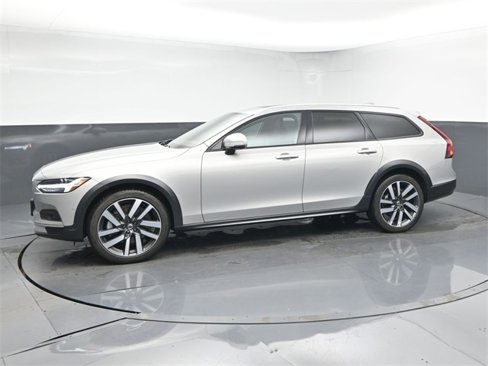 Used 2024 Volvo V90 B6 Cross Country Ultimate image 4