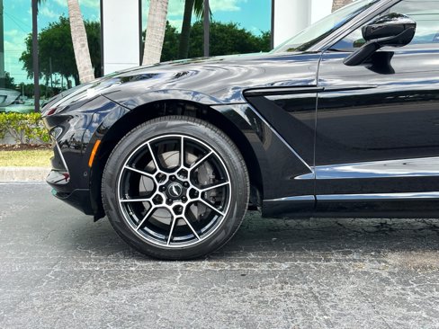 Used 2021 Aston Martin DBX image 32