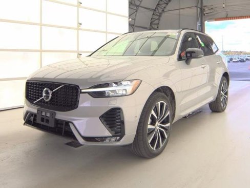 Certified 2025 Volvo XC60 B5 Plus image 2