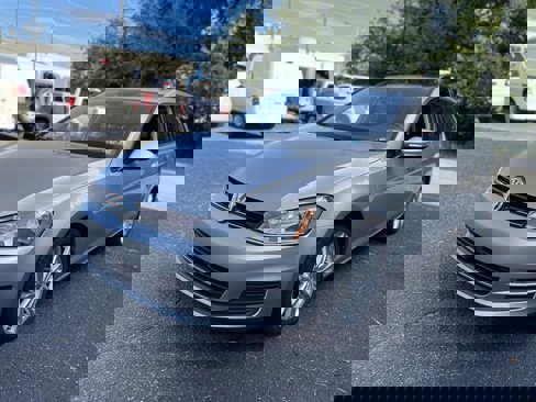 Used 2016 Volkswagen Golf Limited Edition image 4