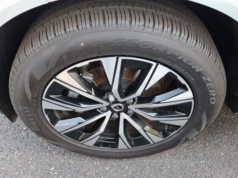 Certified 2025 Volvo XC60 B5 Core w/ Protection Package Premier image 4