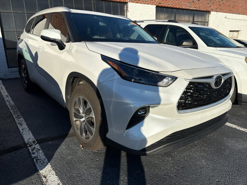Used 2025 Toyota Highlander XLE image 8