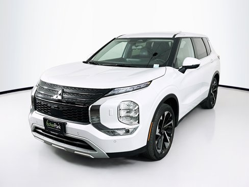 Used 2024 Mitsubishi Outlander SE image 3