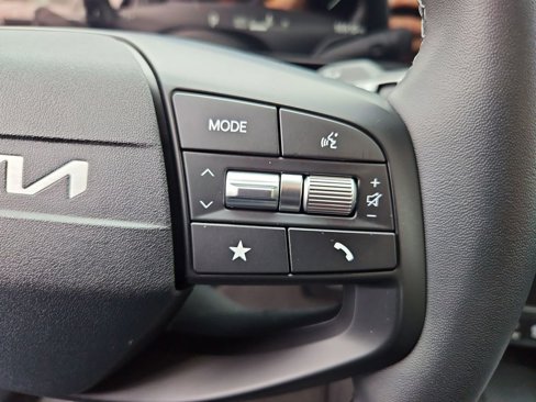 Used 2025 Kia K4 EX image 12