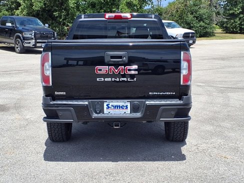 Used 2021 GMC Canyon Denali image 5