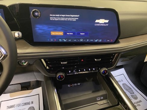 New 2026 Chevrolet Suburban Premier image 9