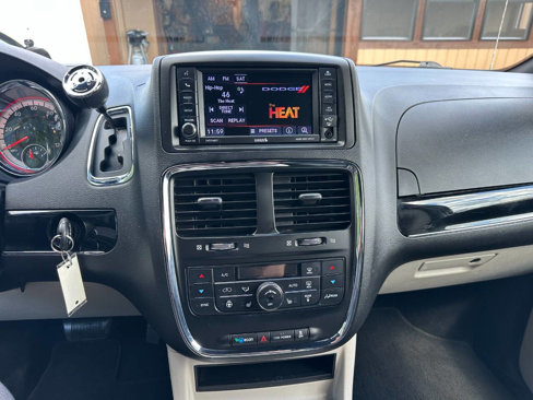 Used 2019 Dodge Grand Caravan SXT w/ Driver Convenience Group image 8