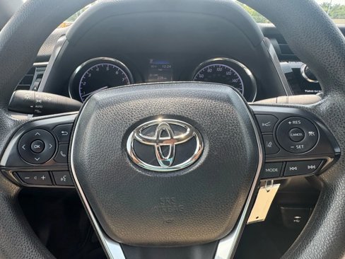 Used 2019 Toyota Camry LE image 19