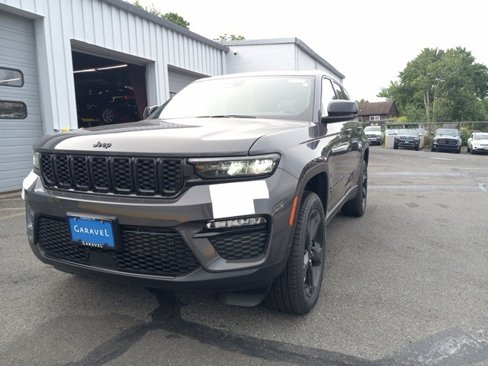 New 2025 Jeep Grand Cherokee Limited w/ Black Appearance Package image 3